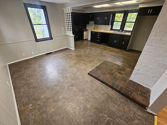 4th image of 1125 Carlisle Ave
