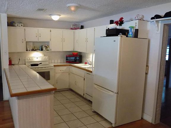 5th image of 601 West St