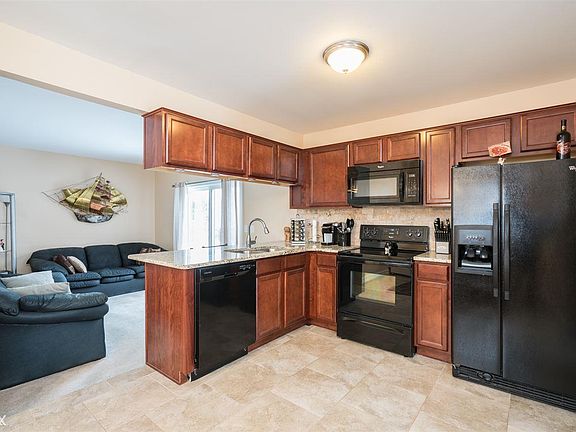 3rd image of 32351 Norwood Dr