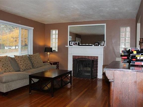 4th image of 1417 Sleepy Hollow Rd