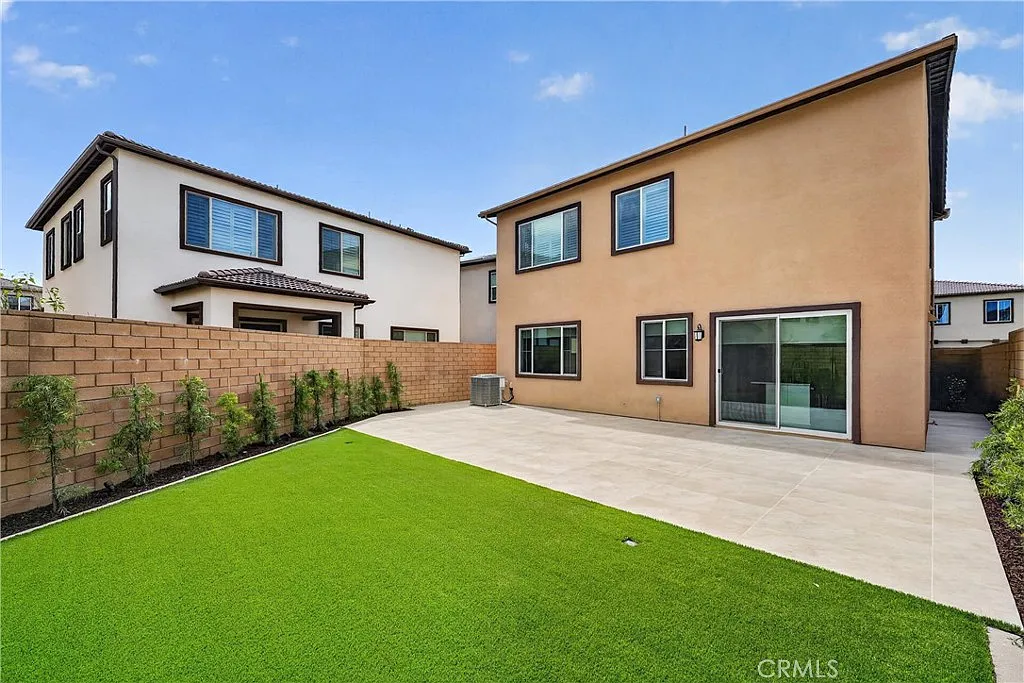 4 bed, 2081 sqft, $6,850 — Photo 2