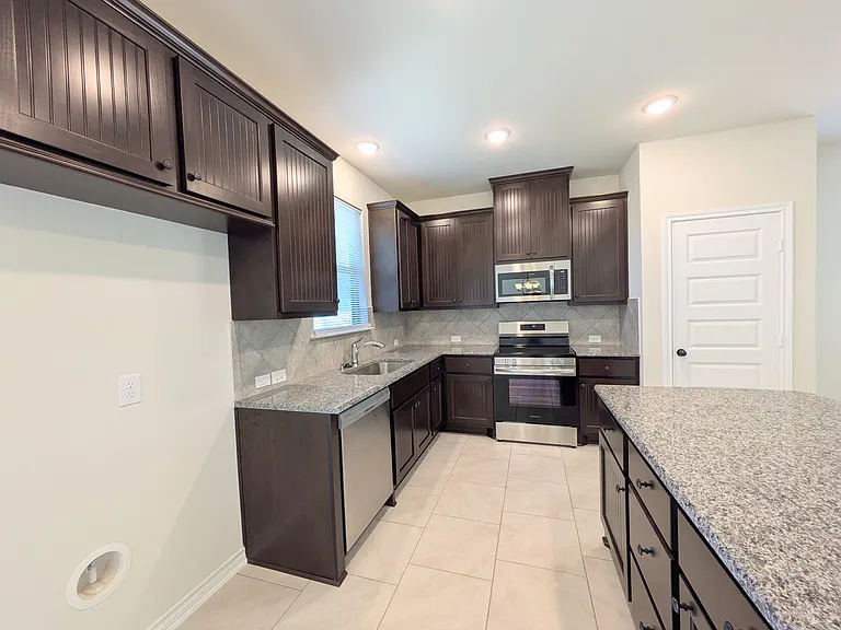 2250 W Bridge St — Photo 7