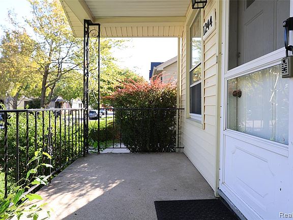 4th image of 1244 Holland St