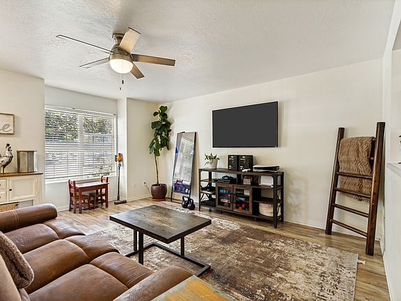 4th image of 607 N 200 W