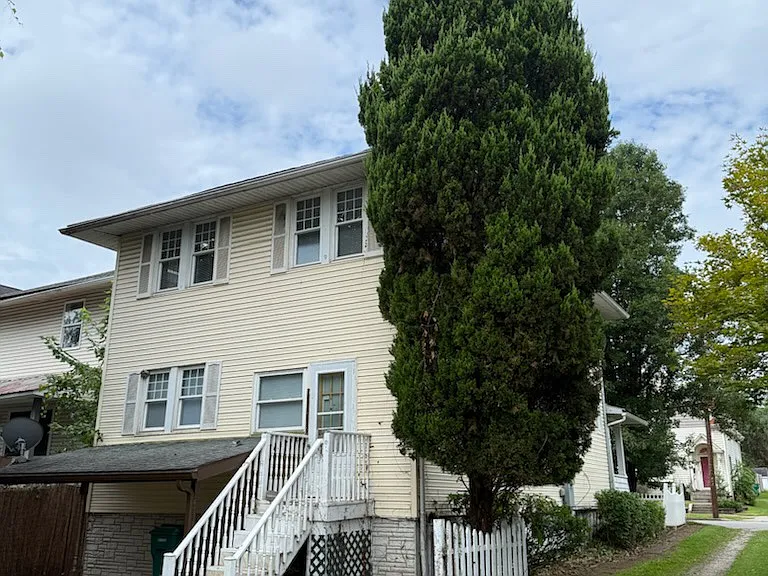 1608 Liberty St — Photo 4