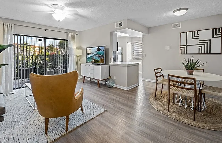 The Avant at Pembroke Pines Apartments — Photo 34