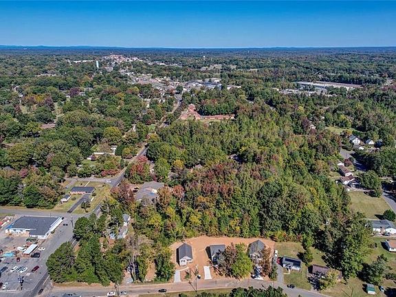 5th image of 411 Park Ln