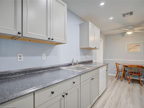 2nd image of 1215 Deer Park Ct