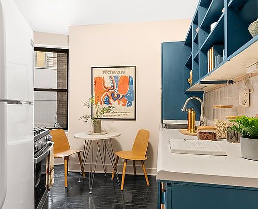 3rd image of 400 Lincoln Pl APT 2I