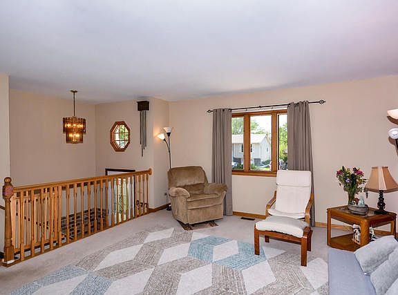 5th image of 6913 Meadowbrook Ln