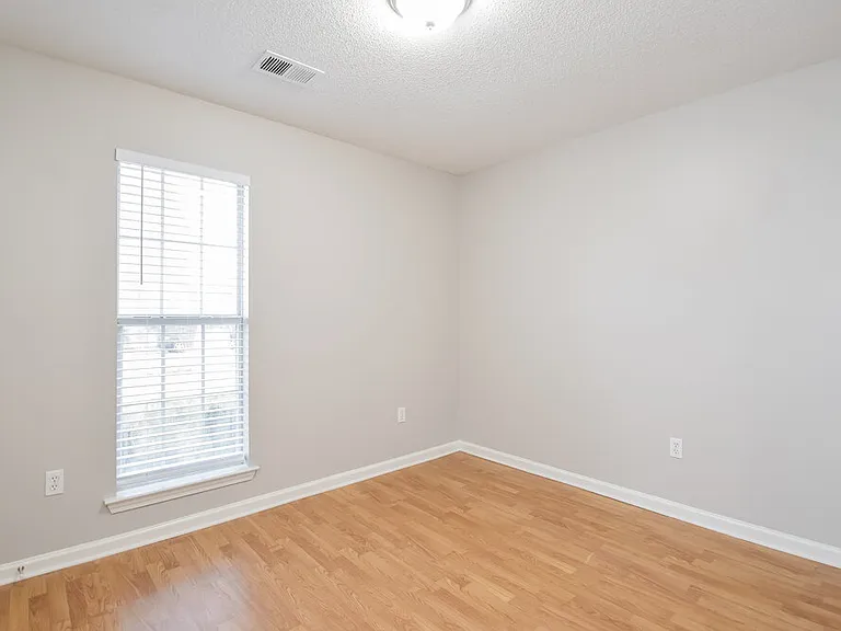 10712 Oak Cir N — Photo 14