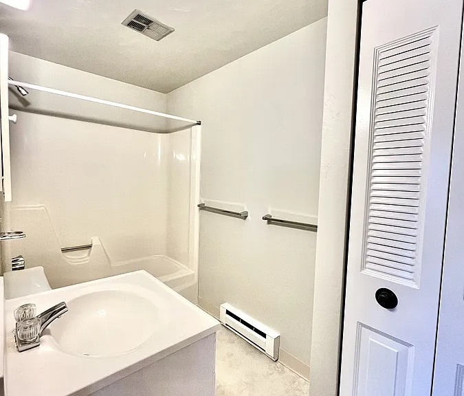 361 E Maple St #D — Photo 12