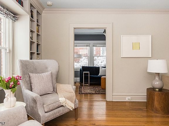 5th image of 256 Forest Ave