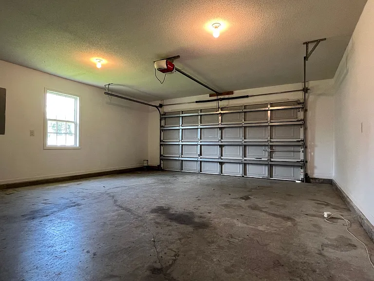304 Mann St — Photo 34