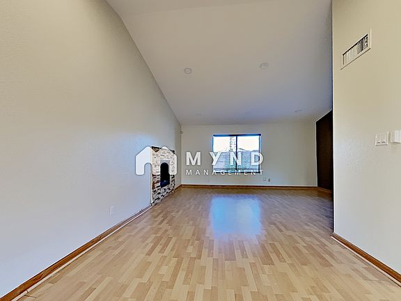 3rd image of 1554 W Jacinto Ave