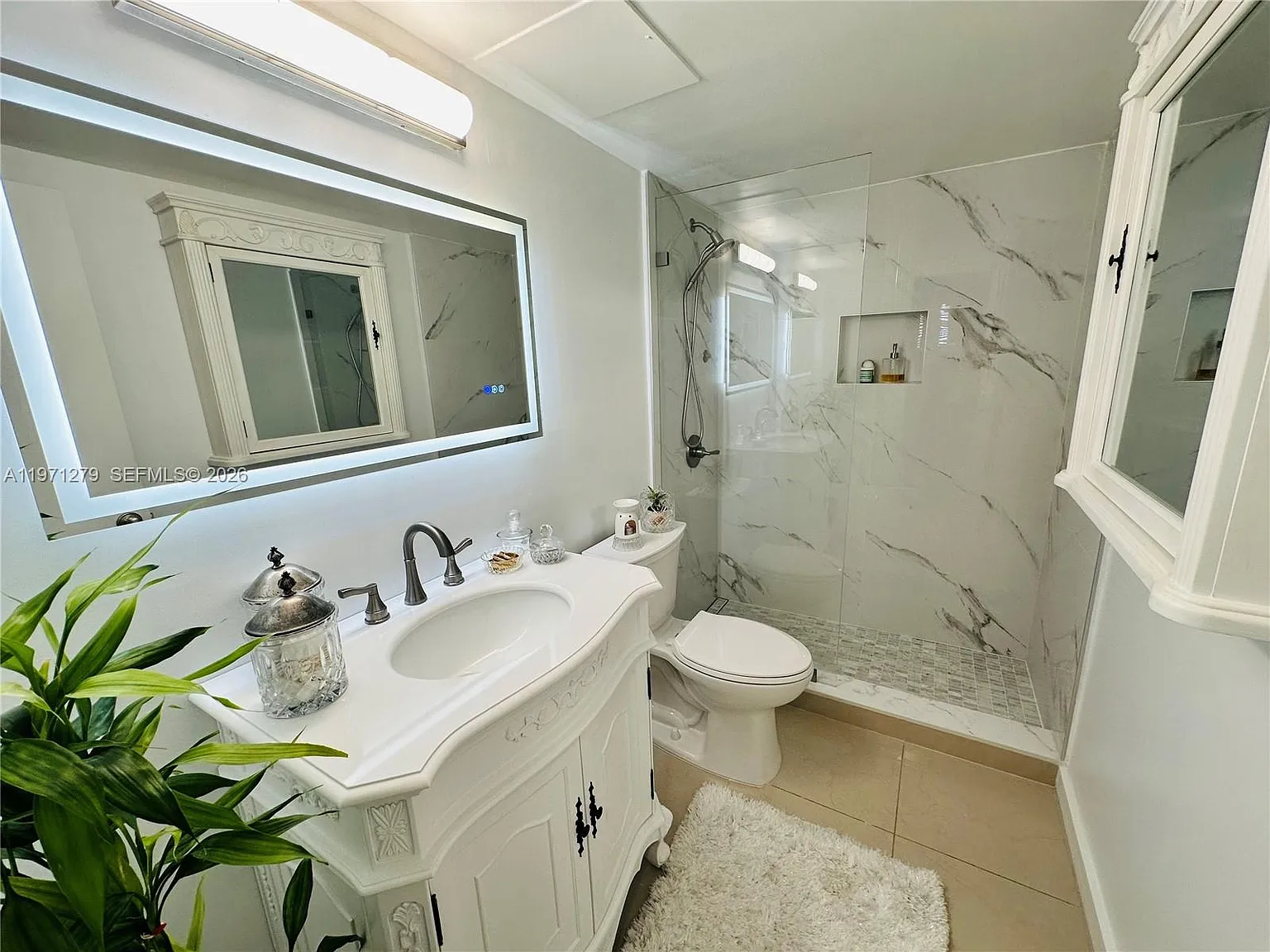 Yacht Club Condo (The) — Photo 3