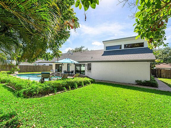 3rd image of 3028 NW 28th Avenue