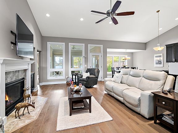 4th image of 1013 Lincoln Dr