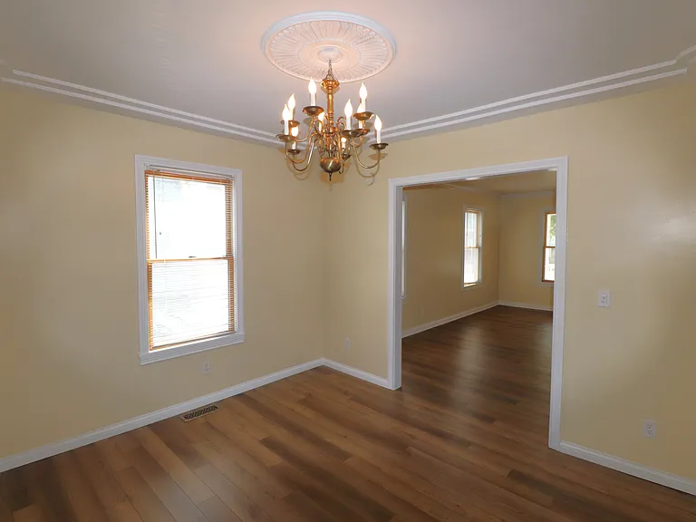 Beautifully Restored Townhouse — Photo 18