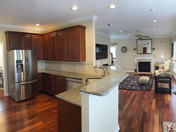 5th image of 310 Riverwood Dr