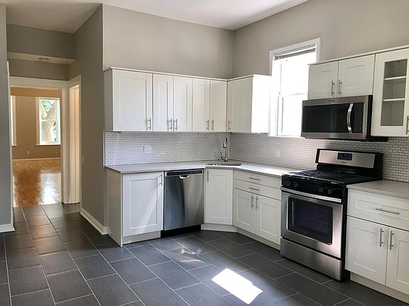2nd image of 3016 N Clifton Ave #2
