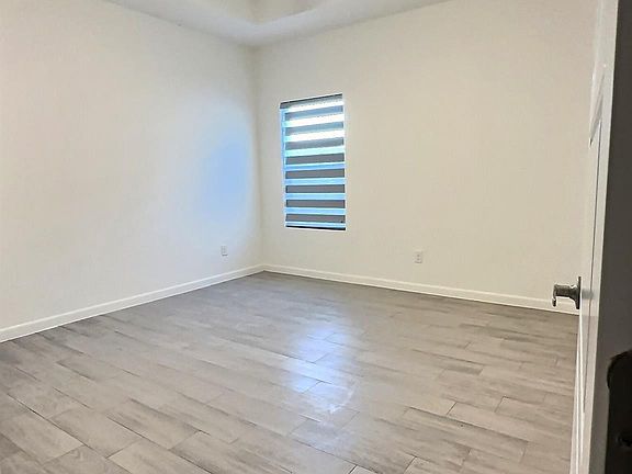 5th image of 3912 Ventura Ave