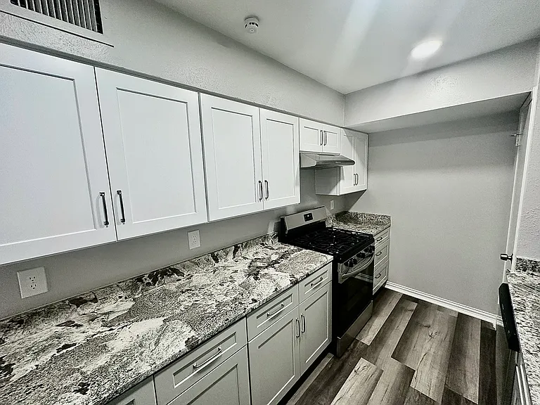 4304 Jenny Ln — Photo 8