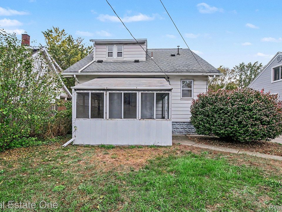575 Albany St, photo 21