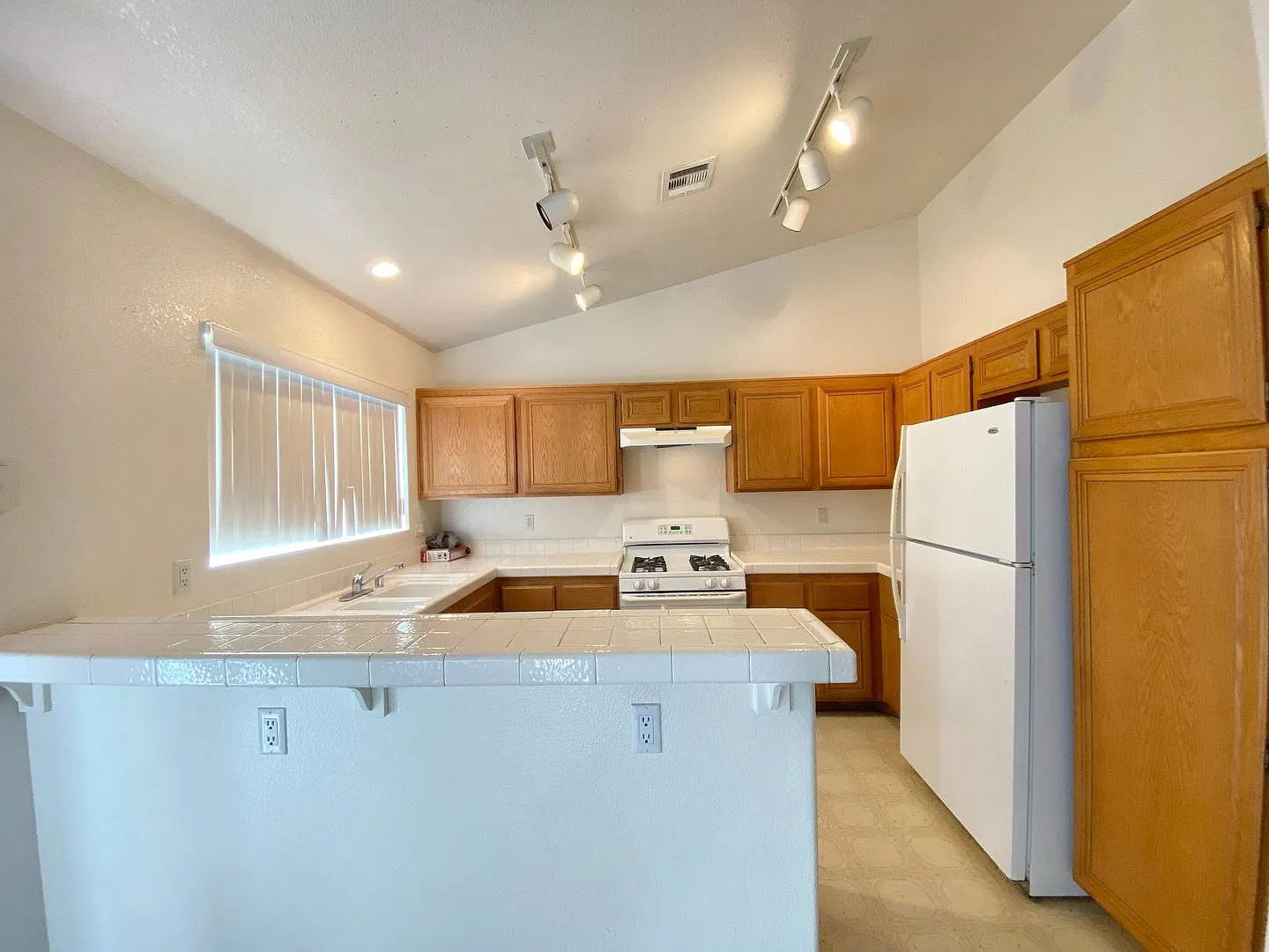 Beautiful one story home — Photo 4
