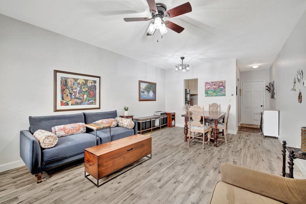 1450 N Riverside Drive #102, photo 2