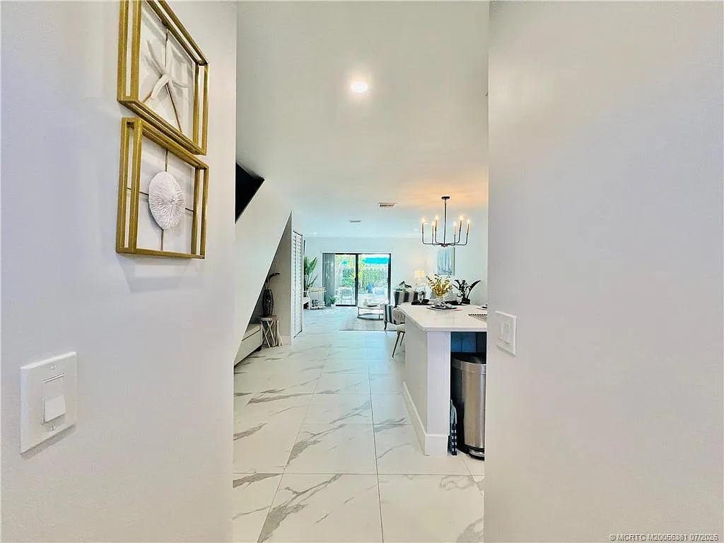 2 bed, 1.5 bath, 1234 sqft, $2,850 — Photo 2