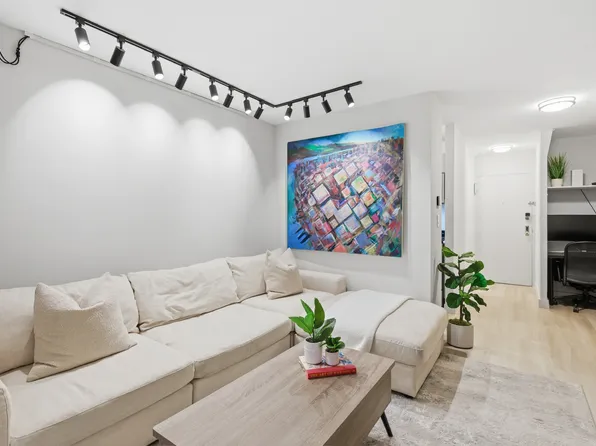 321 East 48th Street image 1 of 17