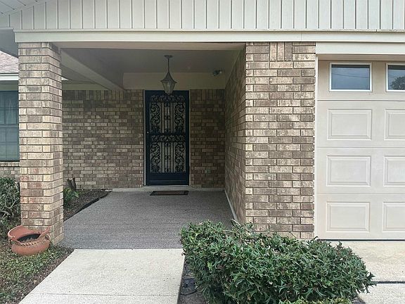 4th image of 1002 Waterwell Rd