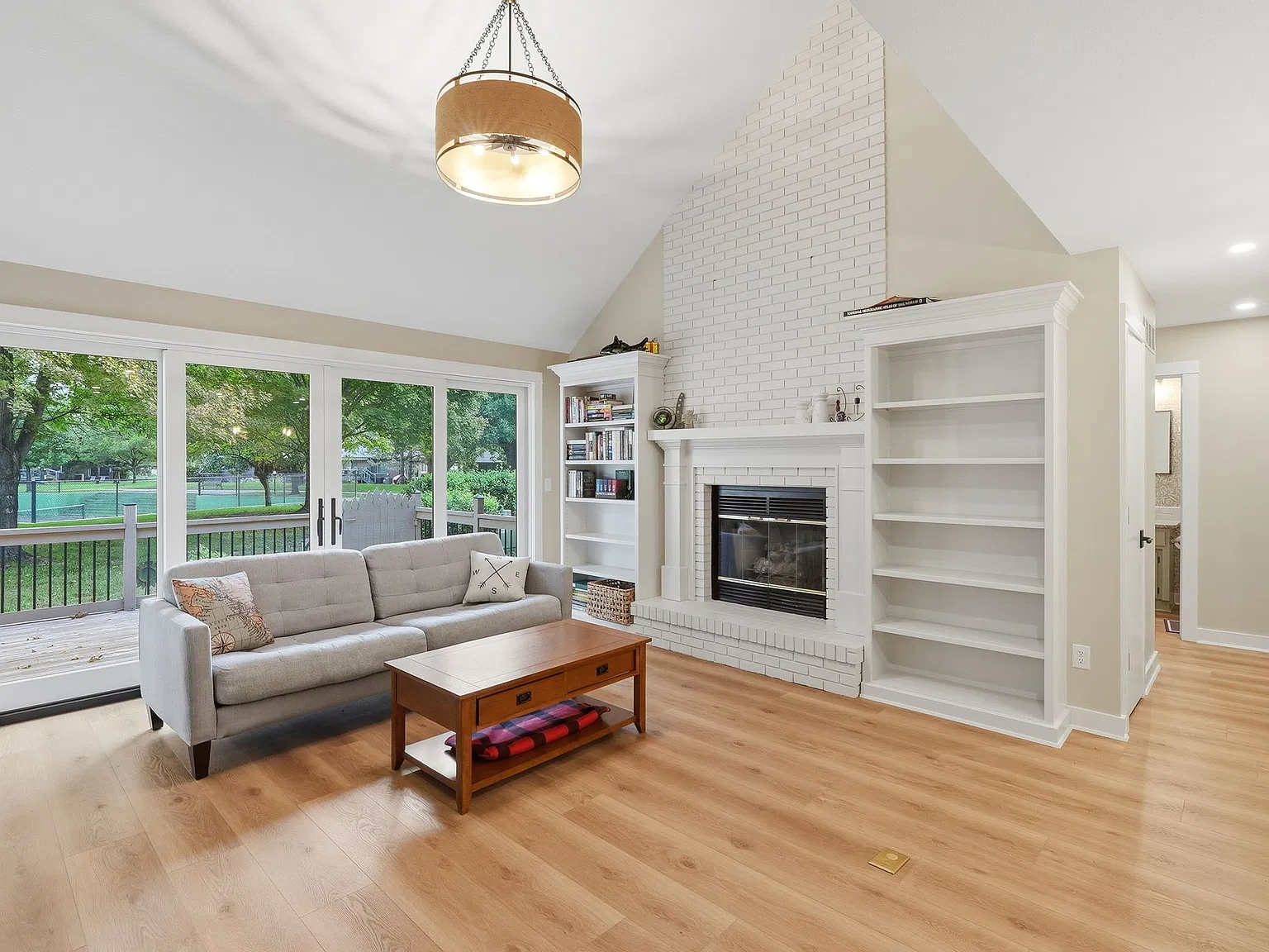 3 bed, 2300 sqft, $1,900 — Photo 4