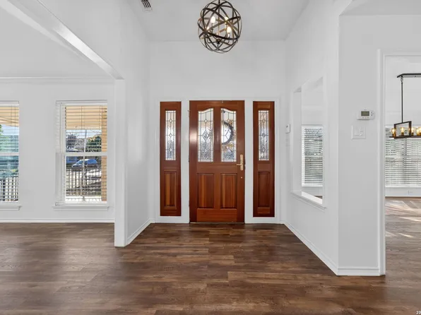 6003 Brook Falls, Windcrest, TX 78239