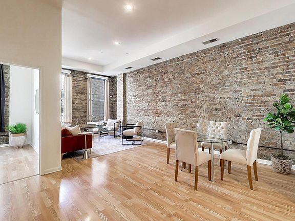 3rd image of 701 N Milwaukee Ave Unit 2R