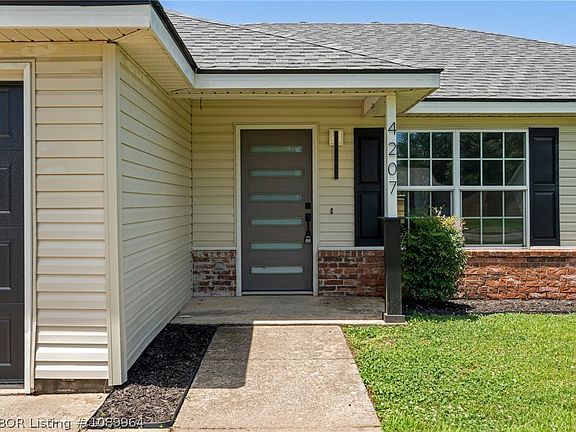 4th image of 4207 Oak Park Cir