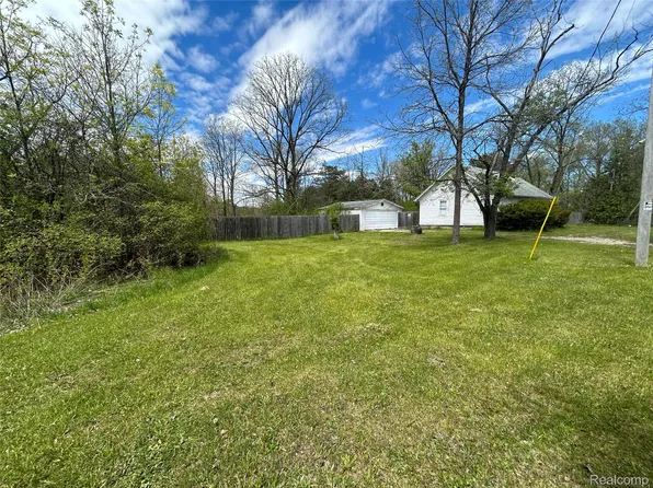 2356 S Dye Rd, Swartz Creek, MI 48532