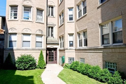 1st image of 6430 N Francisco Ave Unit 2B