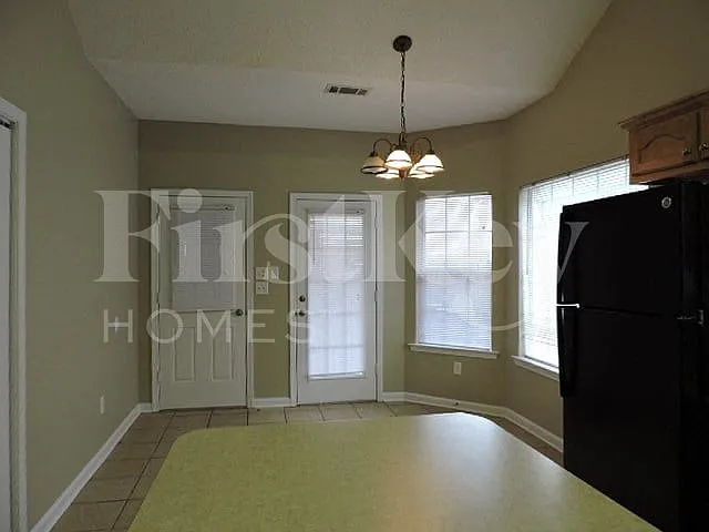 1177 Travers Ln — Photo 9