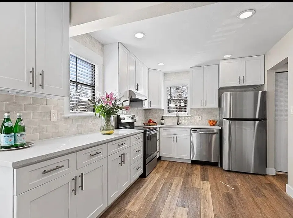 3527 Nottingham Ct — Photo 3