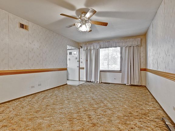 4th image of 1624 Grove Dr