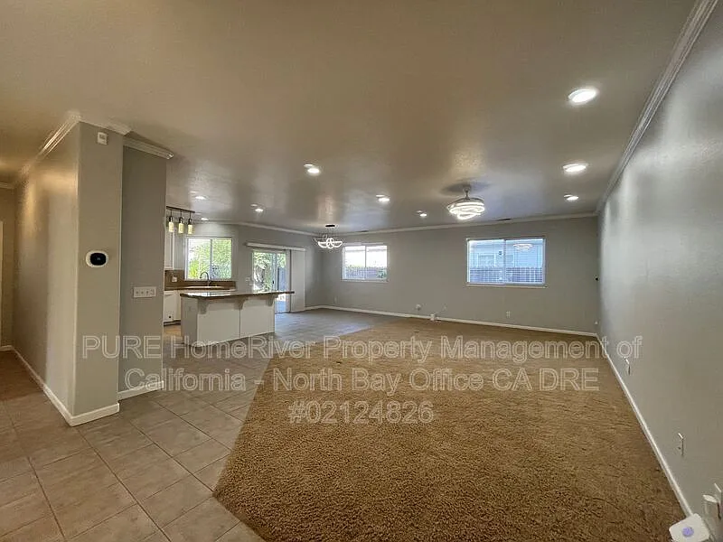 4 bed, 2.0 bath, 2060 sqft, $2,900 — Photo 3