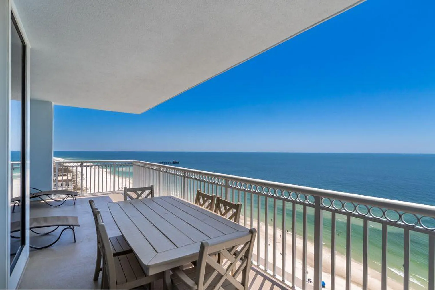 4 bed, 4.0 bath, 925 sqft, $5,222 — Photo 4