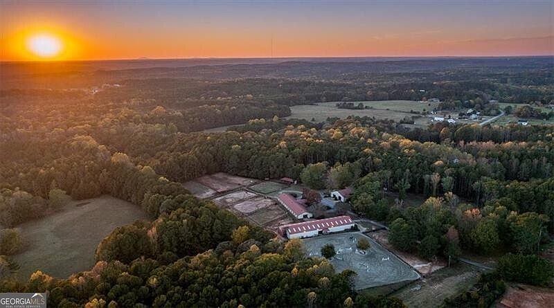 1st image of 3055A Spring Hill Dr