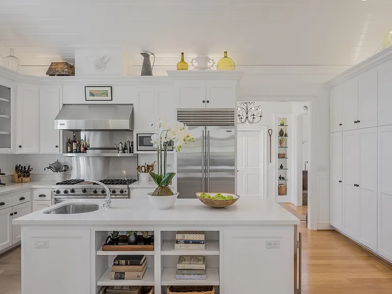 950 Mee Ln — Photo 7