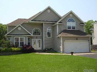 8 Debron Ct, Centereach, NY 11720