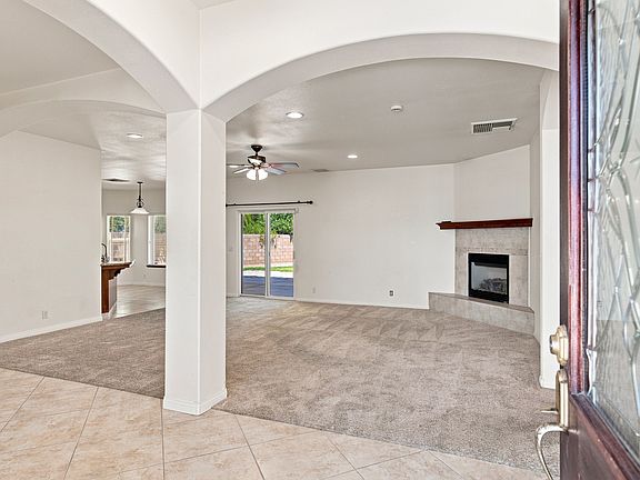 5th image of 1112 N Cynthia Ct