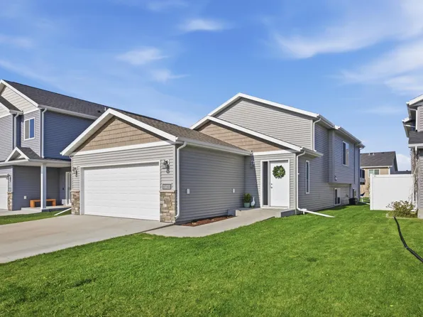2742 Divide St W, West Fargo, ND 58078