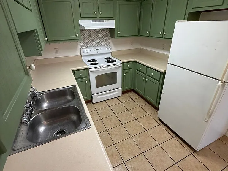 10-12 Jessie Head Dr NW — Photo 2
